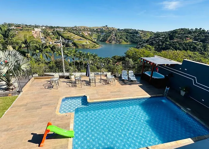 Chácara Gama em condomínio Igarata-SP - Jacuzzi com hidromassagem, piscina e sauna