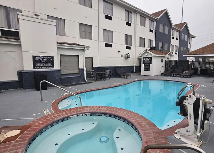 5 star hotels Candlewood Suites Stafford