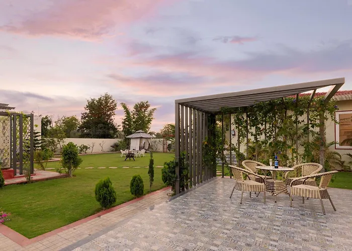 Inaayat By Stayvista - Luxe Retreat With Pool & Garden