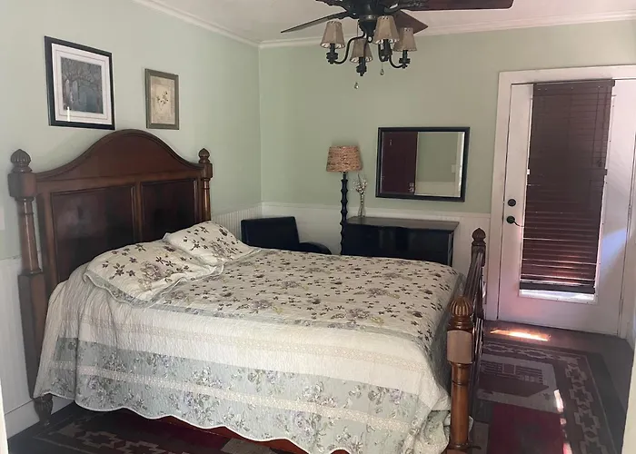 3 star hotel: Guerneville Lodge