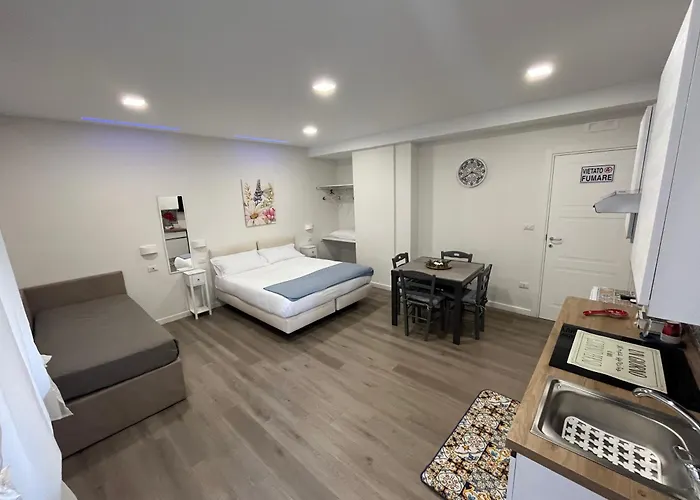 Hotel: F Rooms Napoli Via Sementini