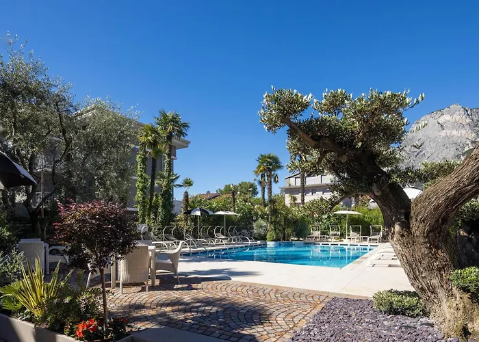 Hotel Con Piscina Garda - Tonellis