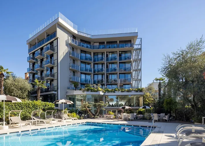 Hotel Con Piscina Garda - Tonellis