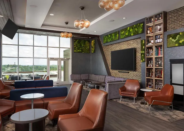 Сity center hotels Embassy Suites By Hilton Knoxville Downtown