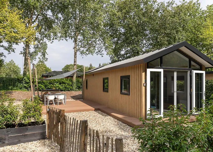Schitterend 4 persoons Tinyhouse met HOTTUB aan de bossen in Putten 4-16