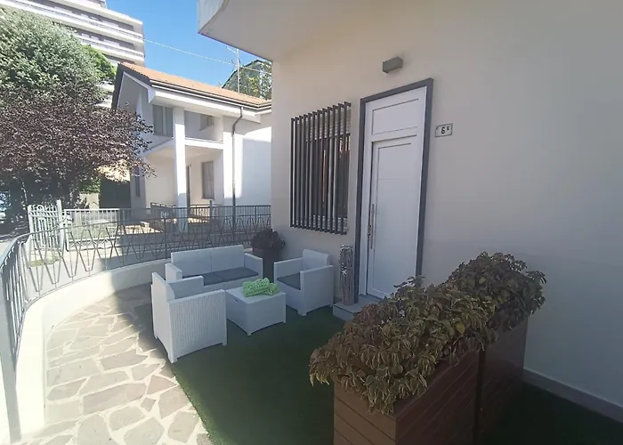 Hotel Jacuzzi: Hotel Cannes