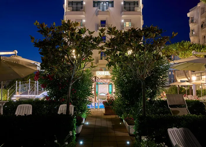 Hotel con piscina: Ruhl Beach Hotel & Suites