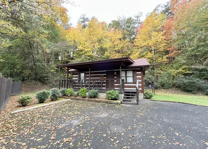 Pool Villa: Tucked Away Cabin