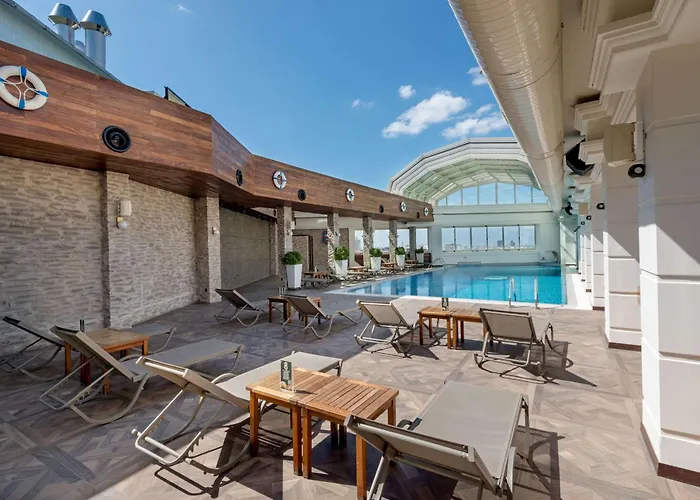 Ramada Plaza By Wyndham City Center (Adults Only)