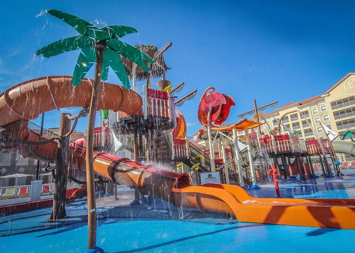 Hotel with pool: Westgate Town Center Resort