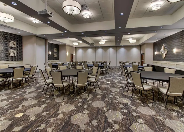 Hotel with pool: Drury Plaza Hotel Dallas Richardson