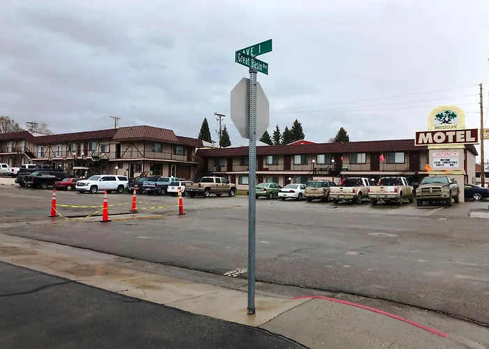 Motel: Bristlecone Motel