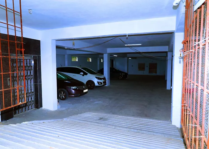 3 star hotel: Sri Nilayam Inn