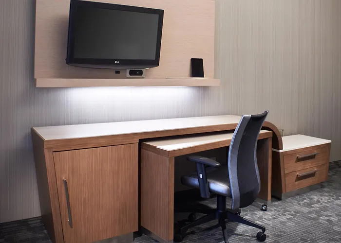 Hotel with Tennis: Courtyard Toledo Maumee/Arrowhead