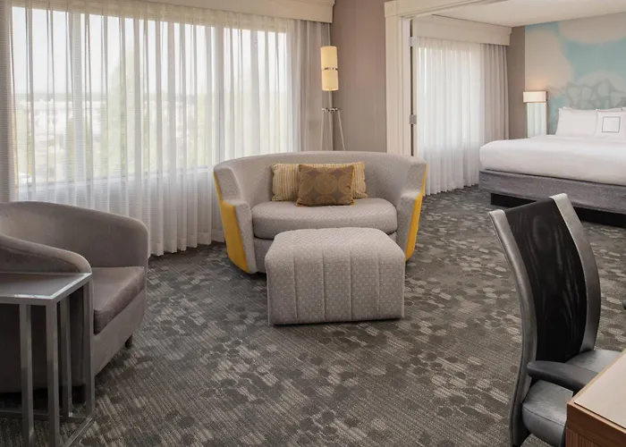Courtyard By Marriott Portland Airport