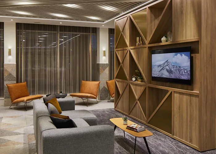  Courtyard By Marriott London City Airport