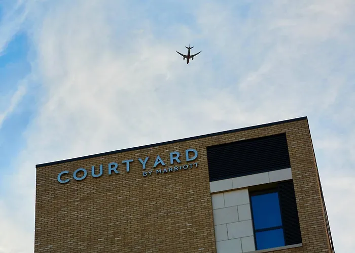  Courtyard By Marriott London City Airport