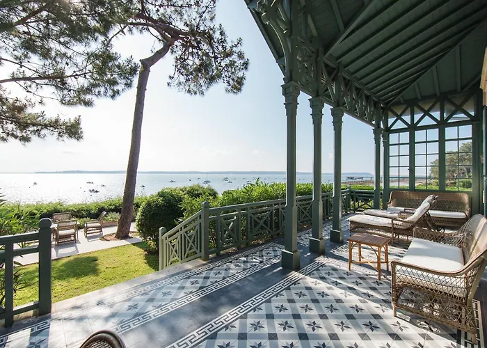 Villa Madeleine en 1ere ligne pour 13 personnes