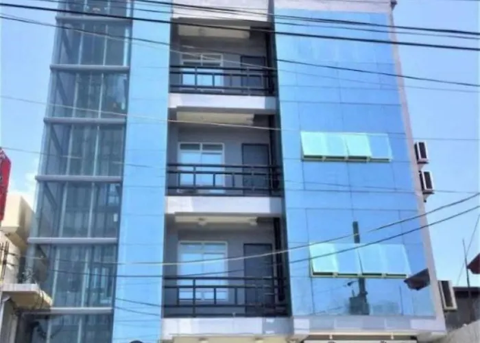 Family Hotel: Reddoorz @ Villa E Mansion