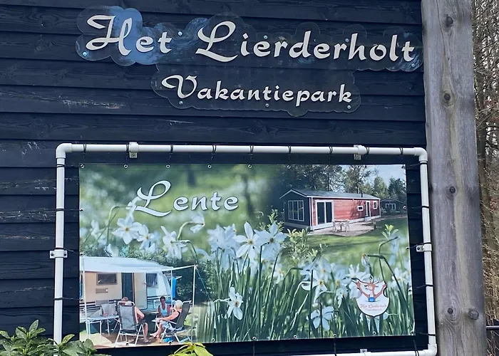 Chalet de Bosrand 404, unieke rustige plek met veel privacy aan de bosrand van vakantiepark op de Veluwe