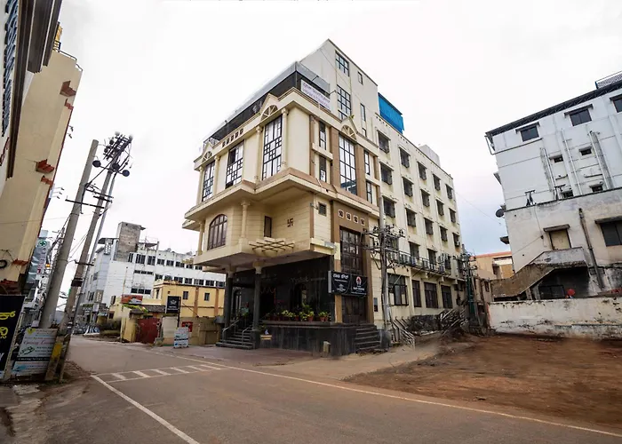 Cheap hotels Vyshak International