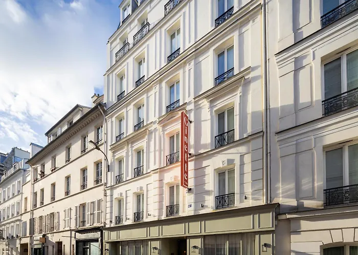 Hotel with pool: Hotel Ginette A La Folie & Spa