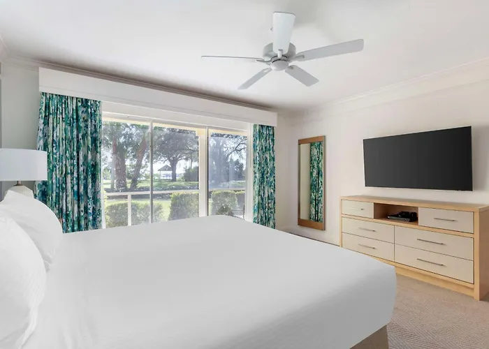 3 star hotel: Hilton Vacation Club Charter Club Naples Bay