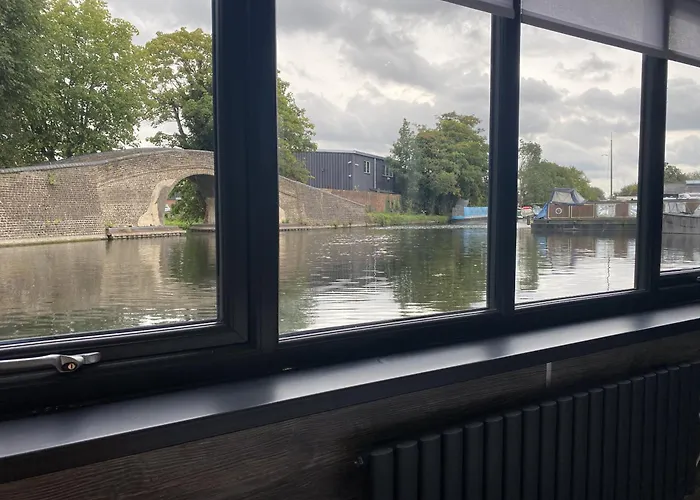 4 star hotel: The Watersedge, Canal Cottages