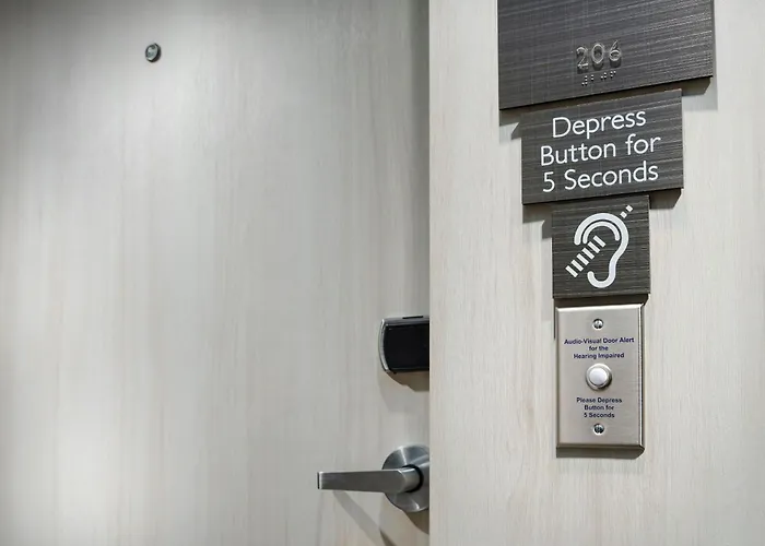 Central hotel: Ac Hotel St Petersburg Downtown