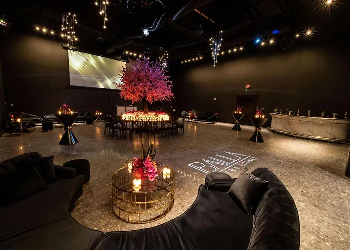 Cheap hotel: Cambria Hotel Detroit Downtown