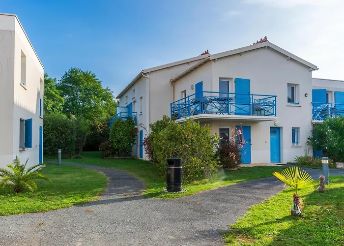 Hôtel avec piscine: Lagrange Vacances Les Carrelets