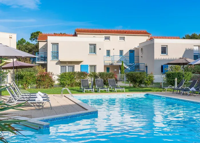Hôtel avec piscine: Lagrange Vacances Les Carrelets