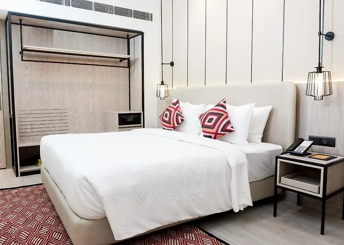 Central hotel: Golden Tulip Lucknow