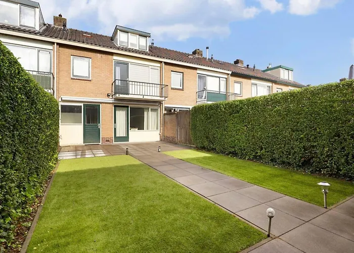 Vakantieverhuur: Apeldoorn- ruime eengezinswoning met 5 slaapkamers