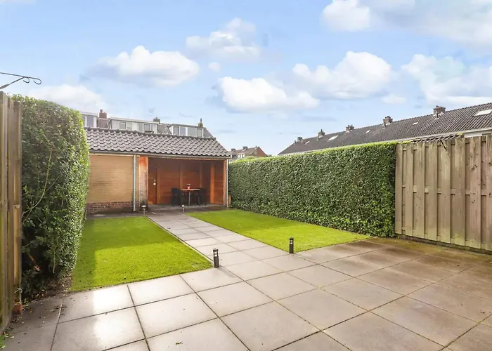 Vakantieverhuur: Apeldoorn- ruime eengezinswoning met 5 slaapkamers