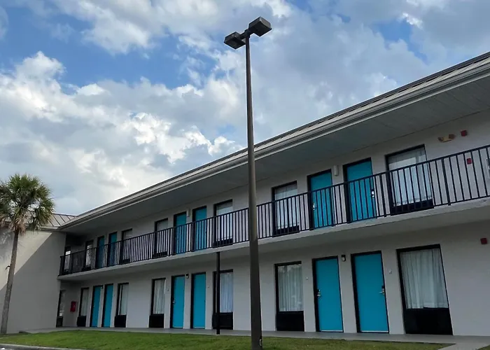Spa Hotels Resorts Clarion Inn & Suites Kissimmee-Lake Buena Vista South