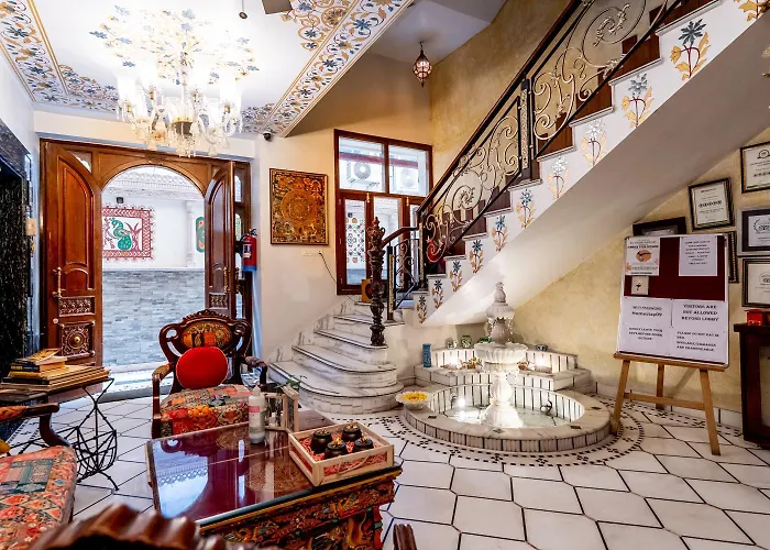 Hotel pres du College: All Seasons Heritage Homestay