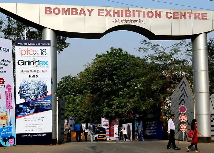 Airport Hotel: Hotel Crystal Park Near Nesco Exhibition Center