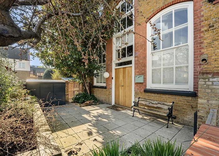 Schoolbell Mews Full 3 Bedroom 2 Bathroom Architect Designed Mews House Fabulous Bow, Victoria Park Location