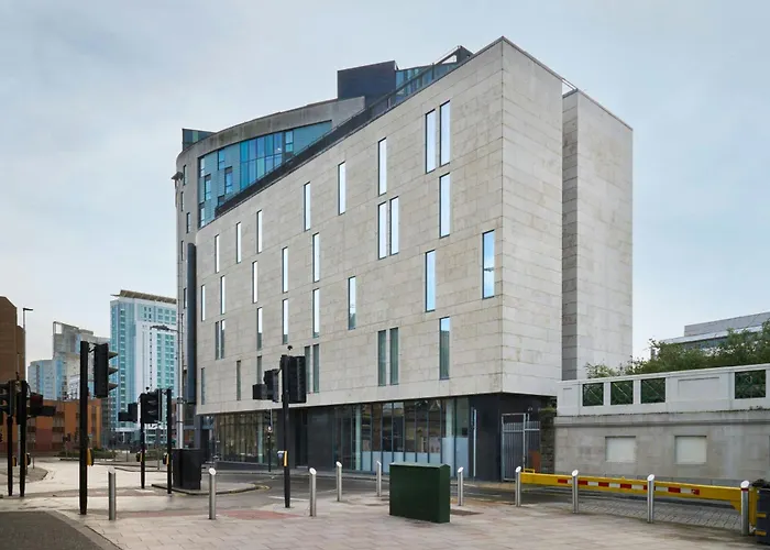 Beach Hotels Four Points Flex By Sheraton Cardiff