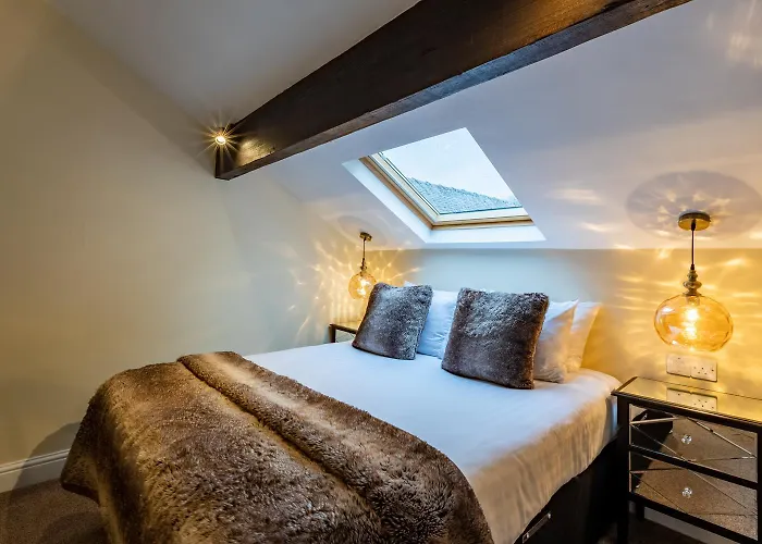 Luxury hotel only: Lakes Hotel & Spa