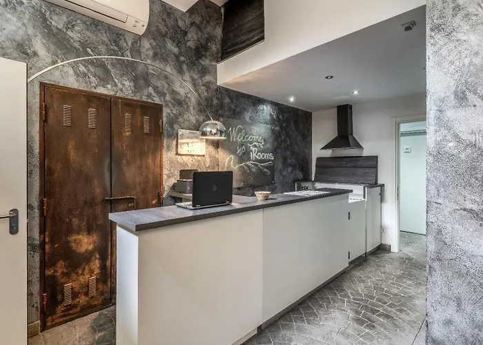 Magenta Pantheon Navona