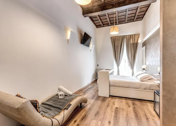 Magenta Pantheon Navona