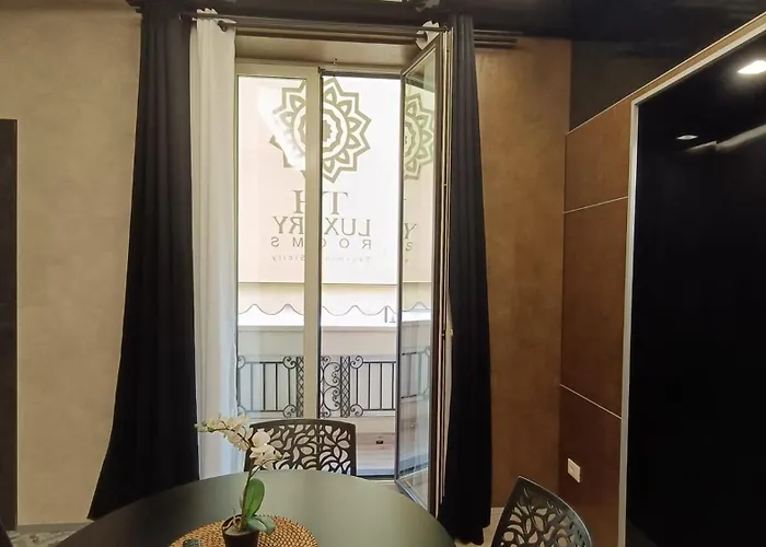 Th Luxury Rooms & Apartment