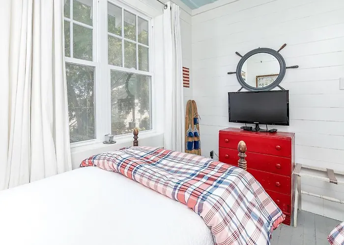 Original cottages Breeze Inn