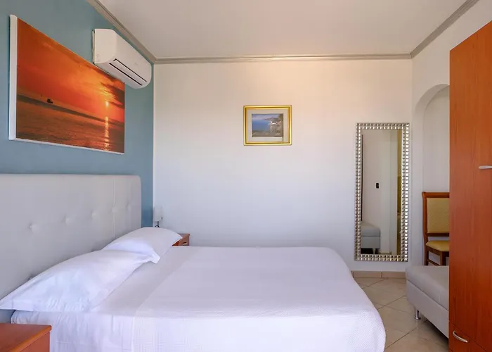 Li Pali Hotel & Restaurant