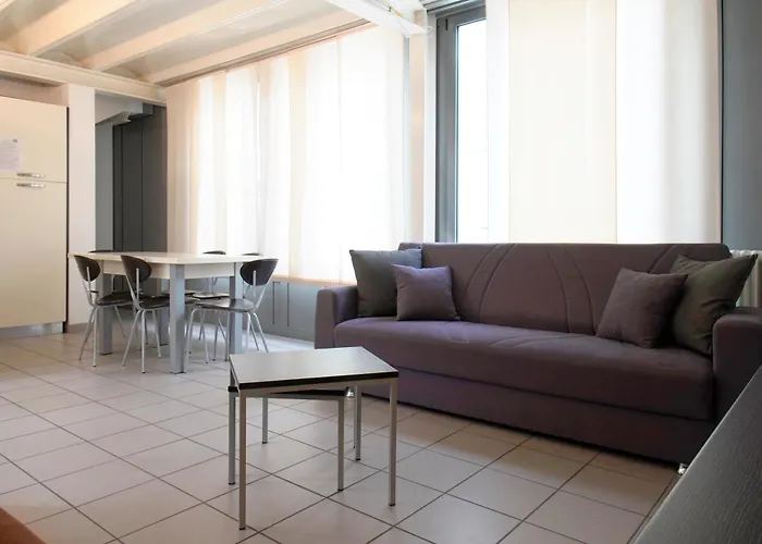 Hotel vicino al College: Appartamenti tra Lago e Montagna CASA IDEALE LECCO