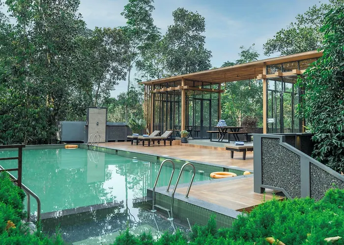 Hotel: The Mountain Courtyard Thekkady