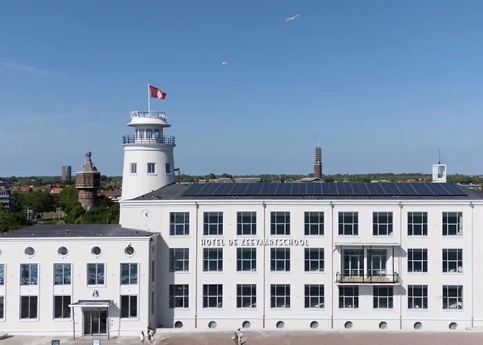 Hotel De Zeevaartschool