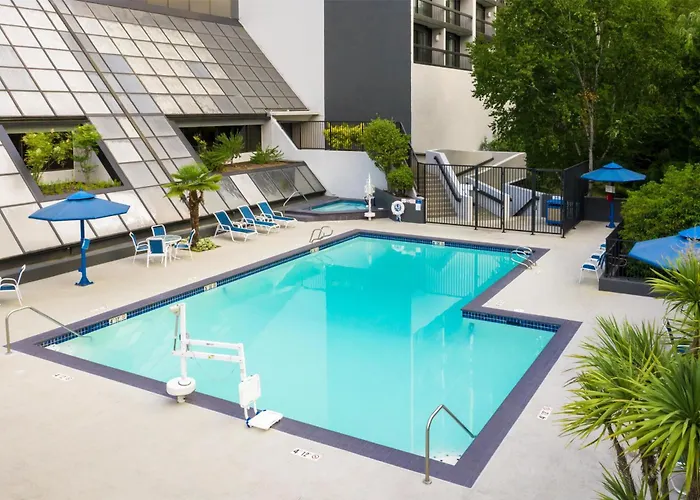 Hotels with pool Hilton Bellevue